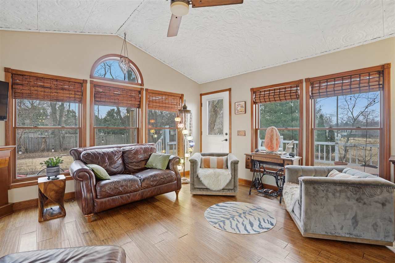 1106 E Van Buren Street Washington IA 52353