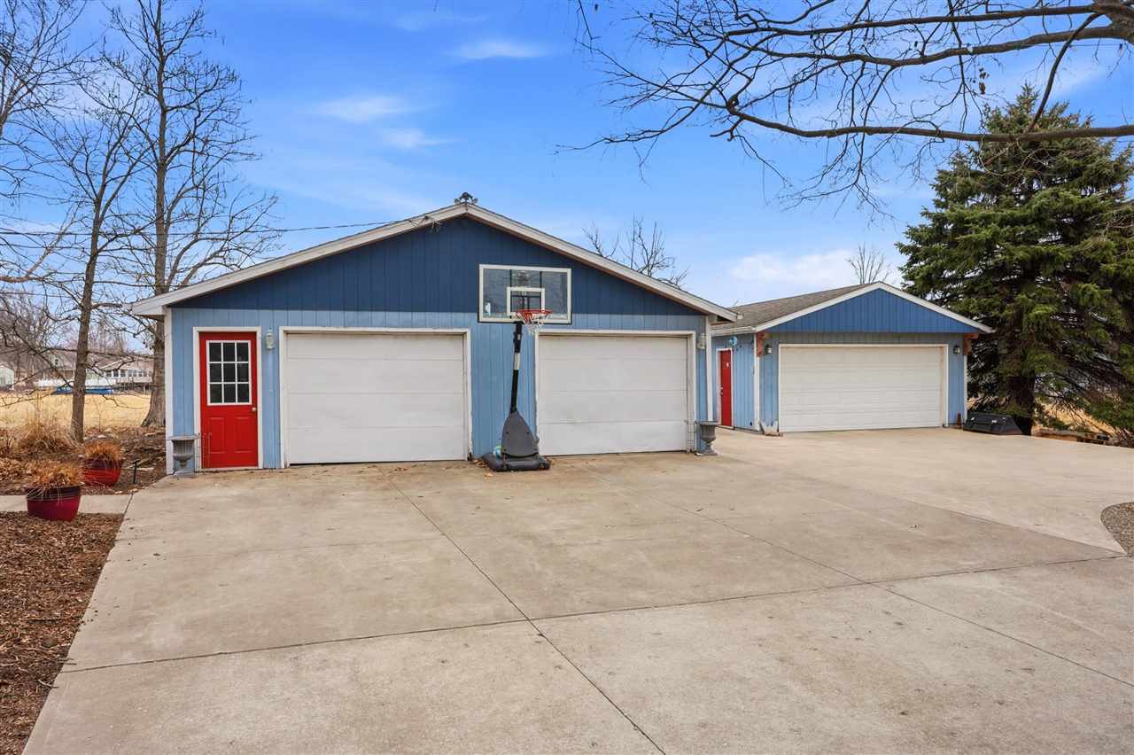 1106 E Van Buren Street Washington IA 52353