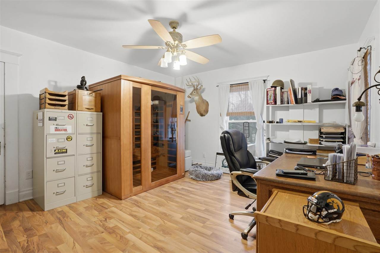 1106 E Van Buren Street Washington IA 52353
