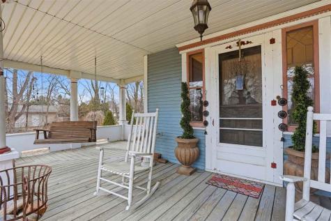 1106 E Van Buren Street Washington IA 52353