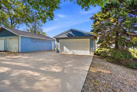 1106 E Van Buren Street Washington IA 52353