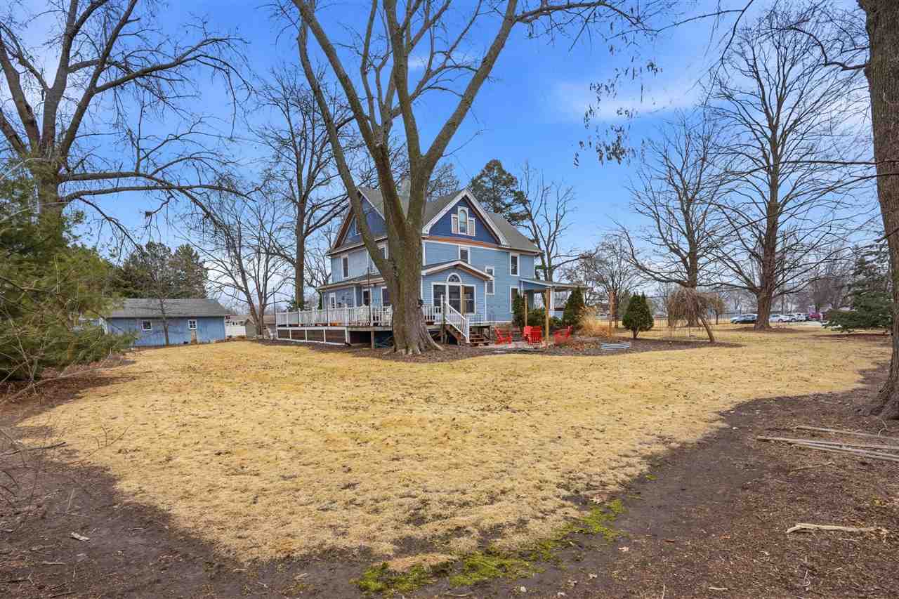 1106 E Van Buren Street Washington IA 52353