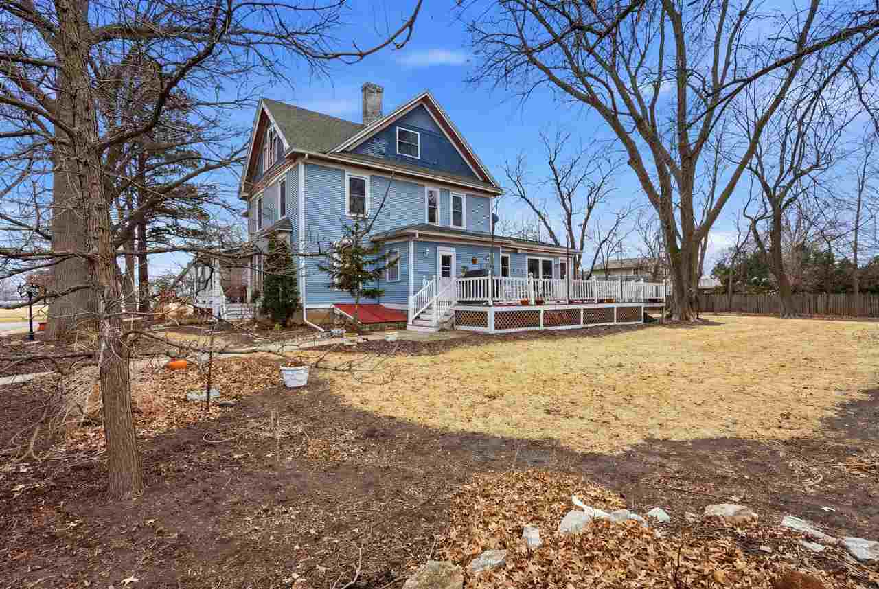 1106 E Van Buren Street Washington IA 52353