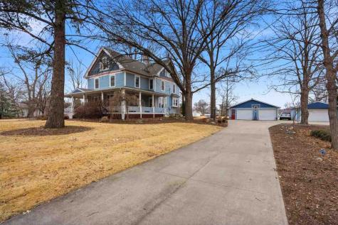 1106 E Van Buren Street Washington IA 52353