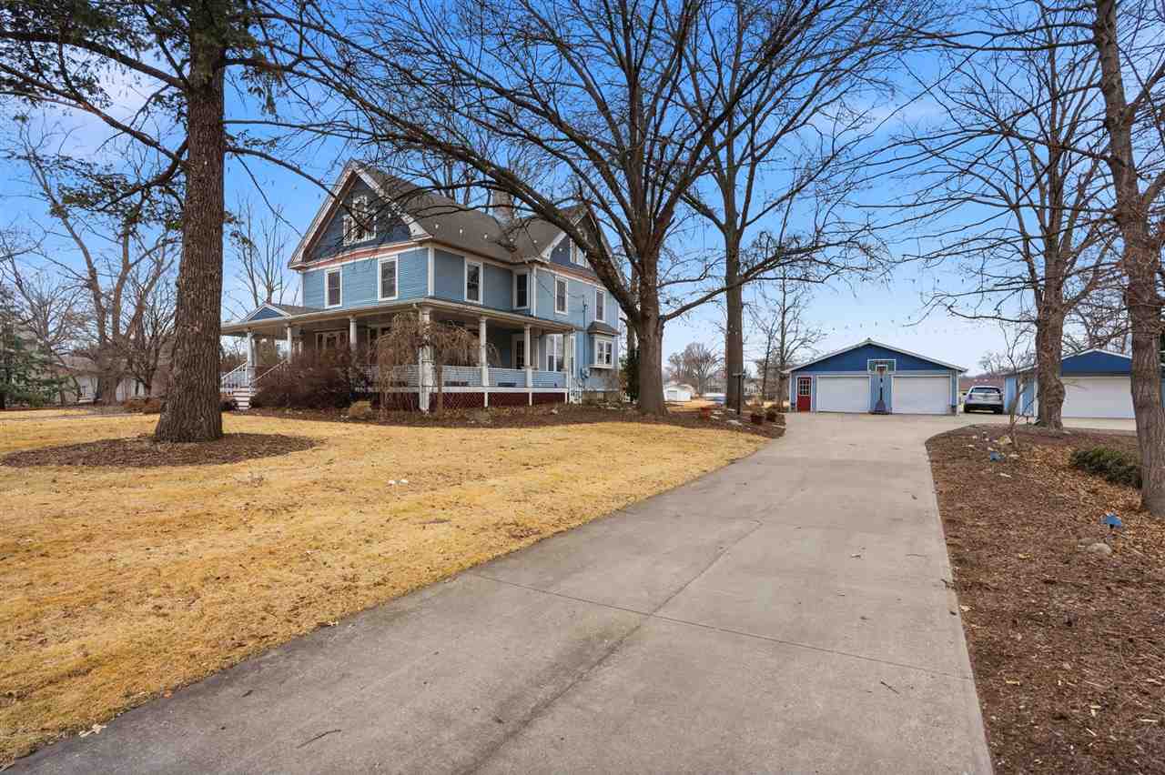 1106 E Van Buren Street Washington IA 52353