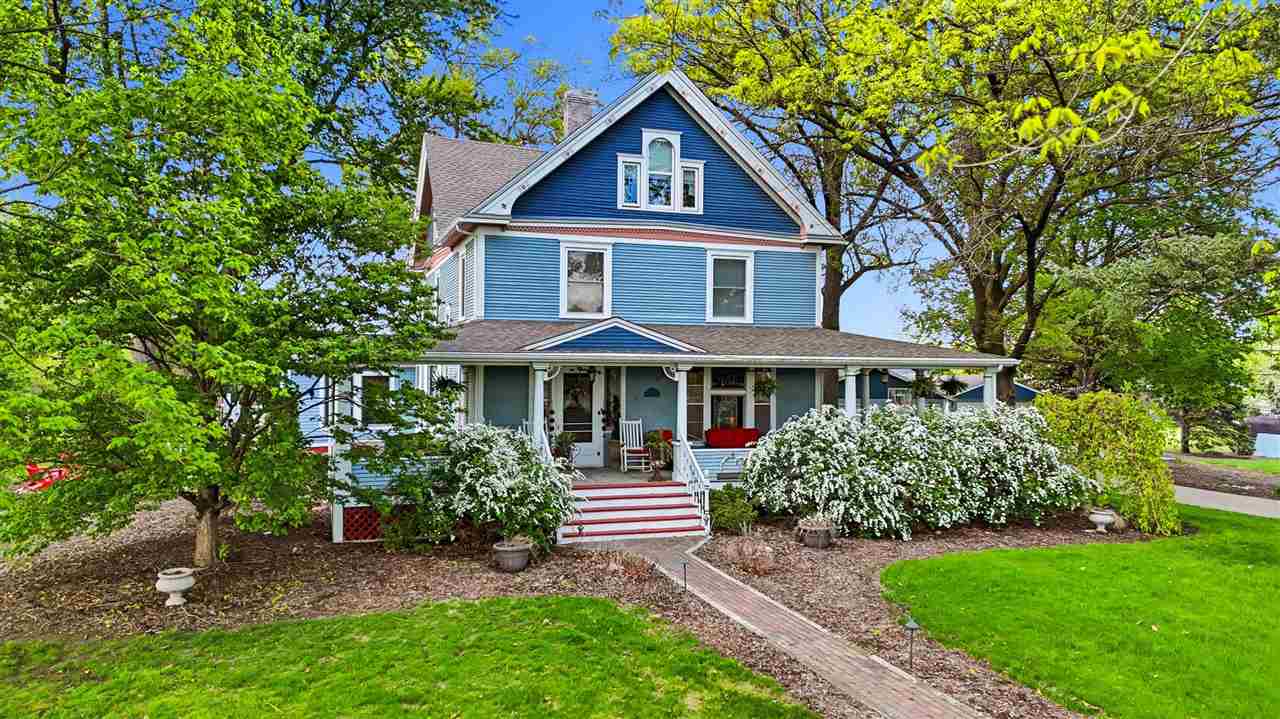 1106 E Van Buren Street Washington IA 52353