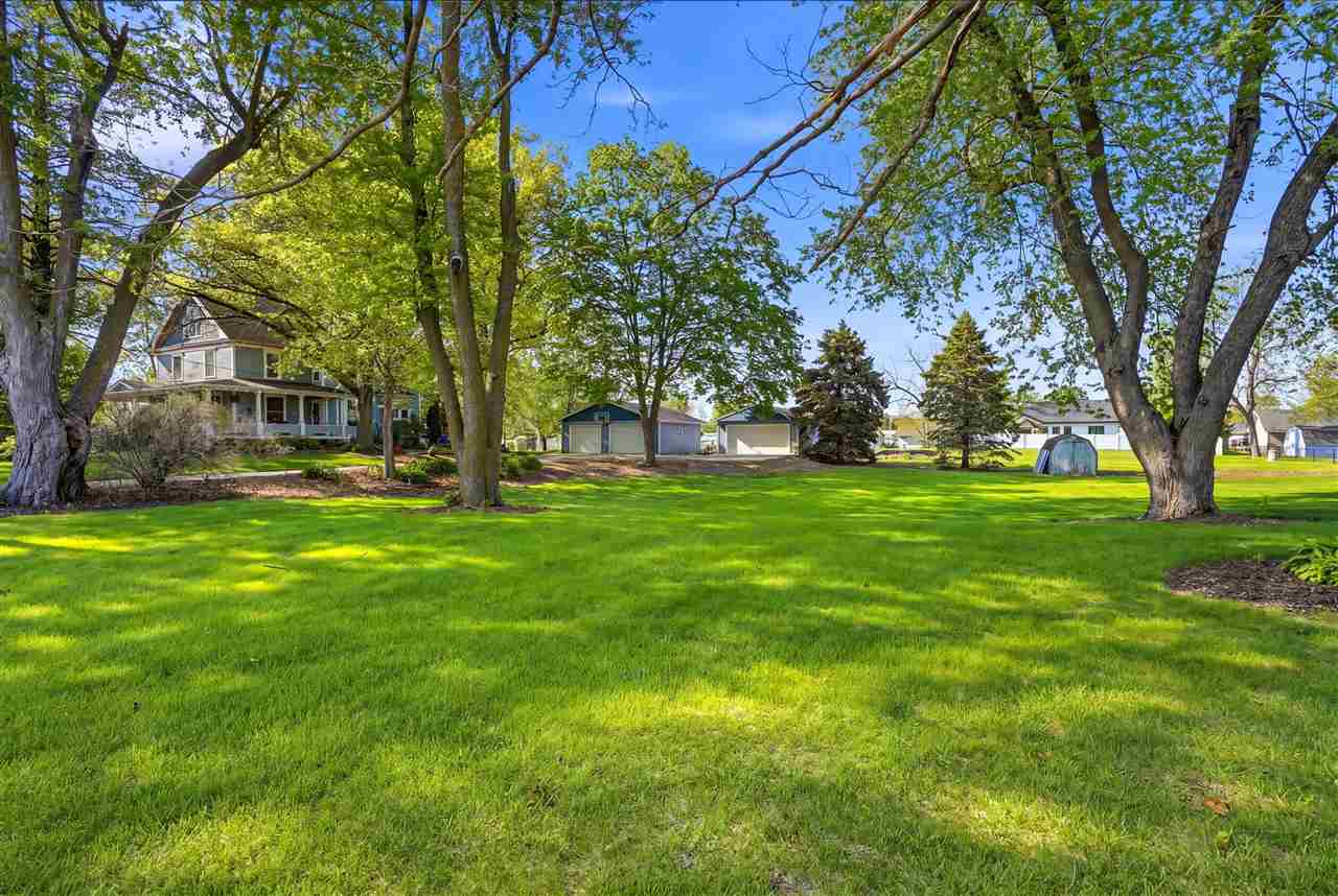 1106 E Van Buren Street Washington IA 52353