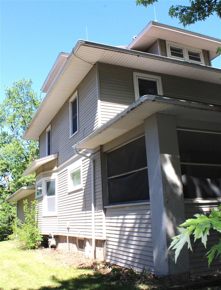 216 S College Street North English IA 52316