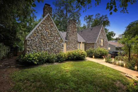 1217 Friendly Avenue Iowa City IA 52240