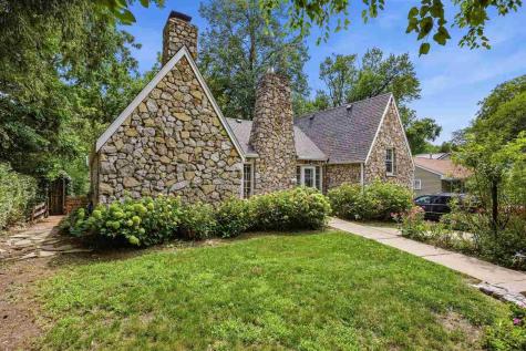 1217 Friendly Avenue Iowa City IA 52240