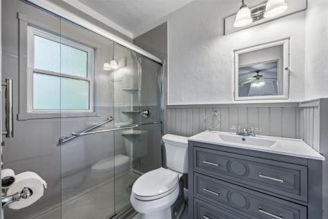 1217 Friendly Avenue Iowa City IA 52240