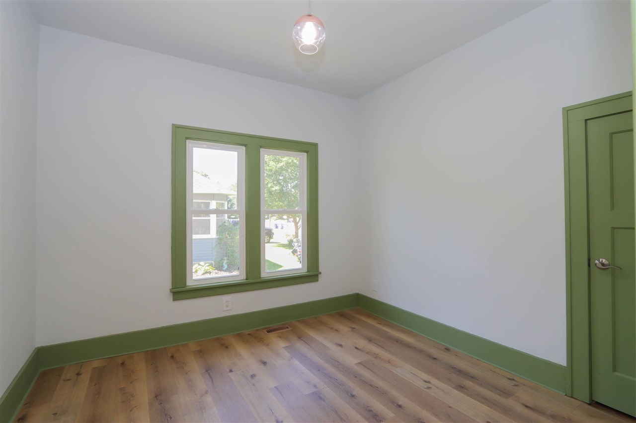 802 S Iowa Washington IA 52353