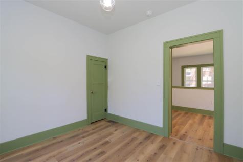 802 S Iowa Washington IA 52353