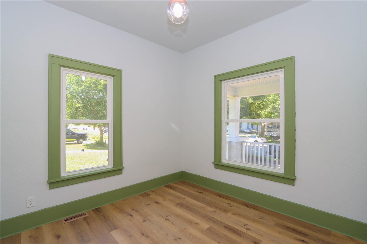 802 S Iowa Washington IA 52353