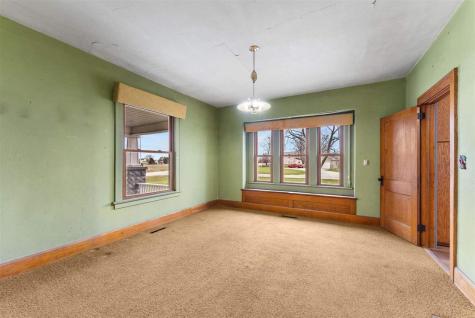 1549 S Iowa Avenue Washington IA 52353