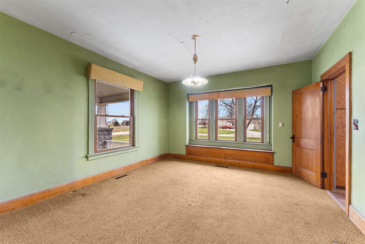 1549 S Iowa Avenue Washington IA 52353