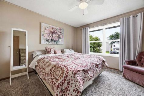 125 Parkview Court North Liberty IA 52317-9646