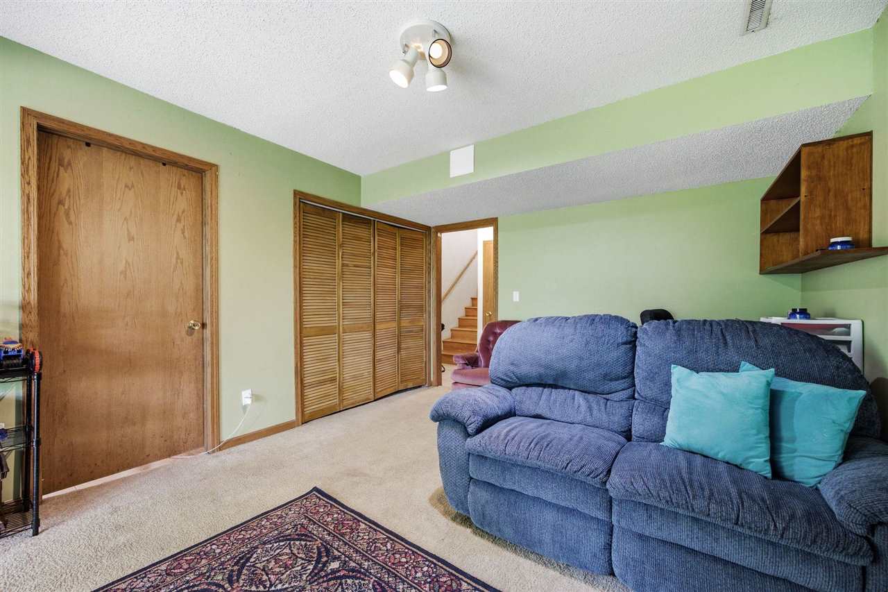 125 Parkview Court North Liberty IA 52317-9646