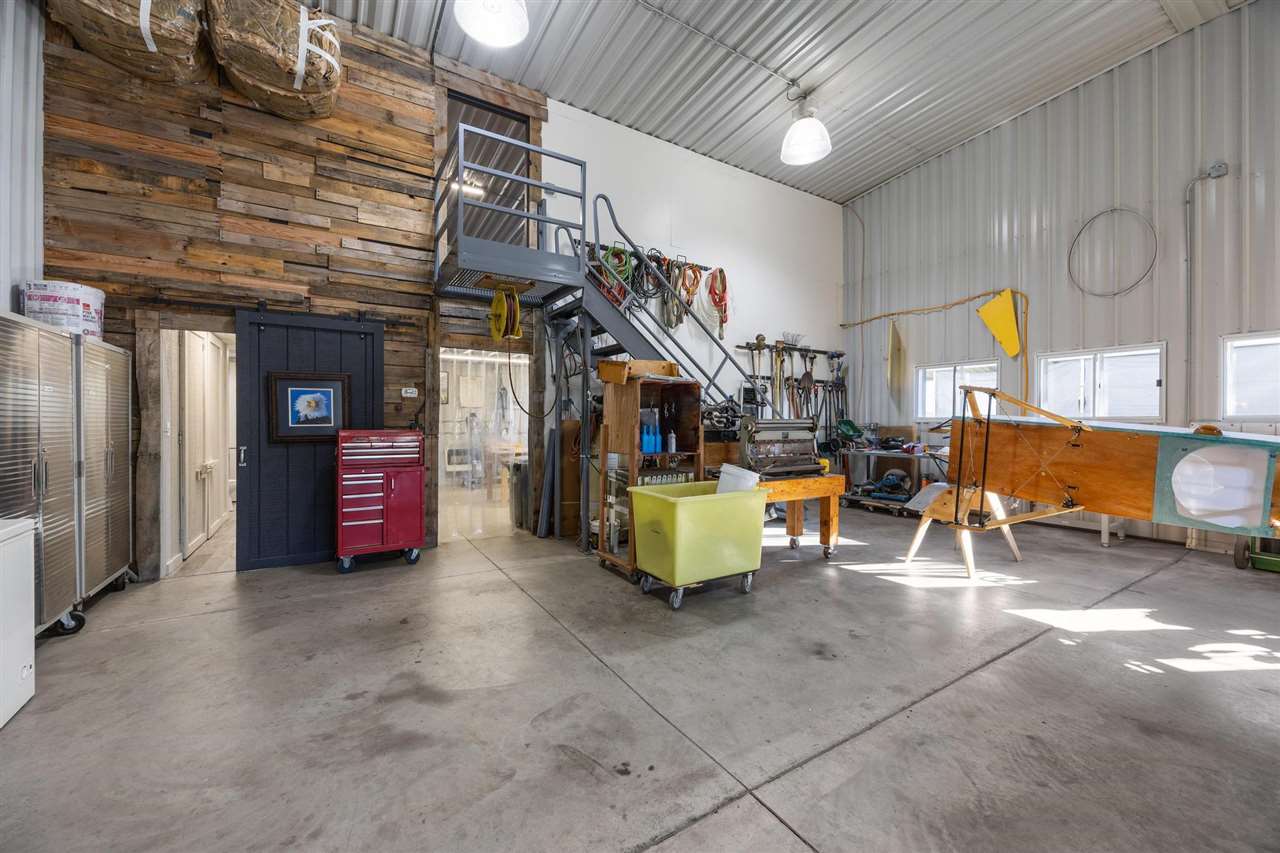 13335 Circle Drive Anamosa IA 52205