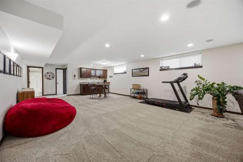 435 Oak Park Circle Marion IA 52302
