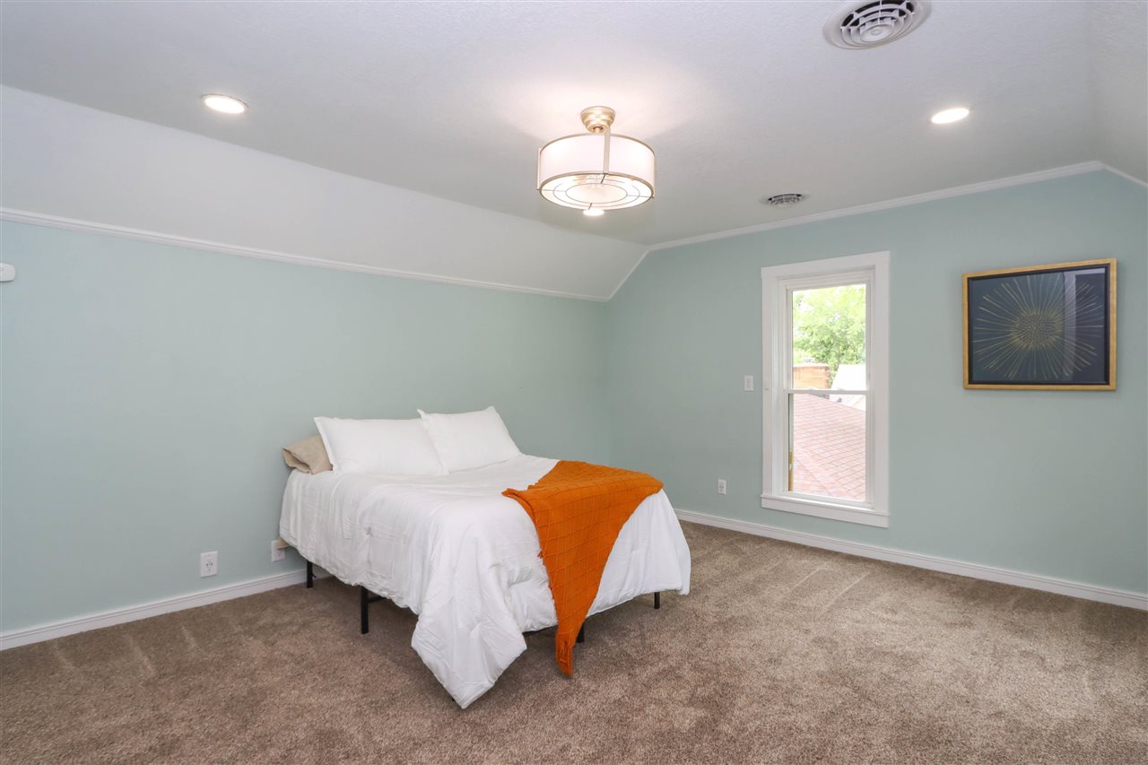 839 S Marion Avenue Washington IA 52353