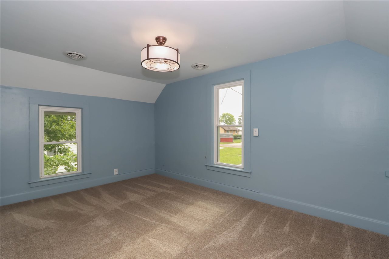 839 S Marion Avenue Washington IA 52353