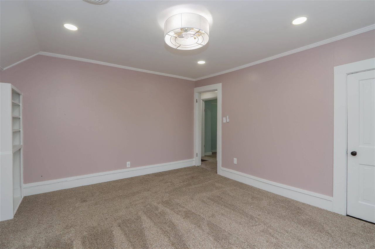 839 S Marion Avenue Washington IA 52353