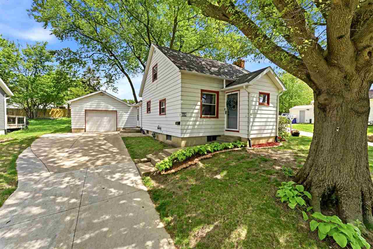 608 S Ave B Washington IA 52353