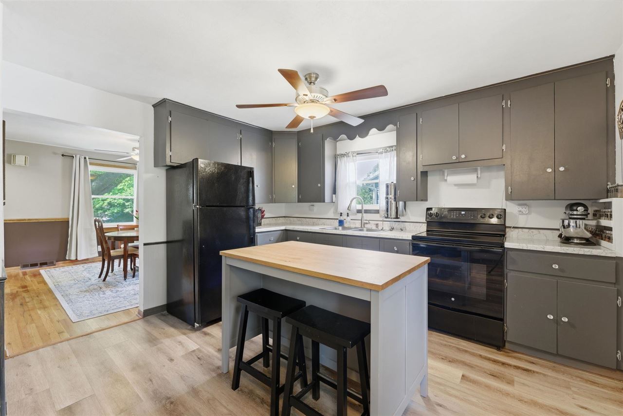 608 S Ave B Washington IA 52353