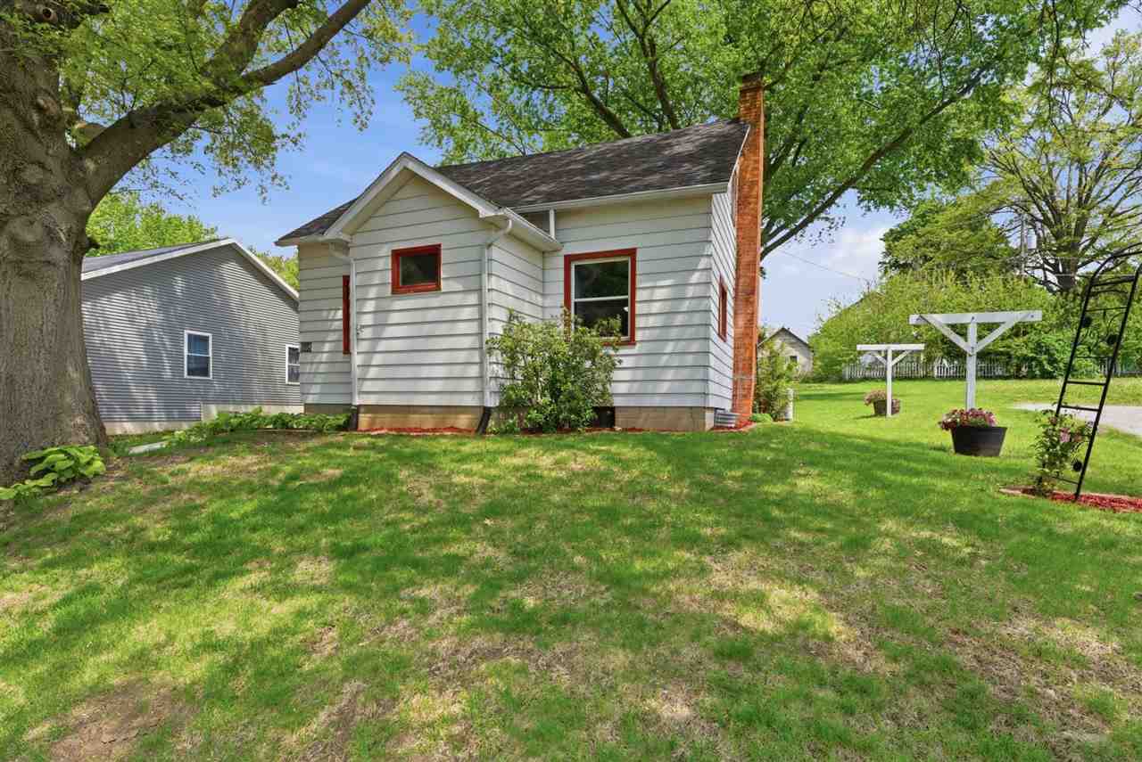 608 S Ave B Washington IA 52353
