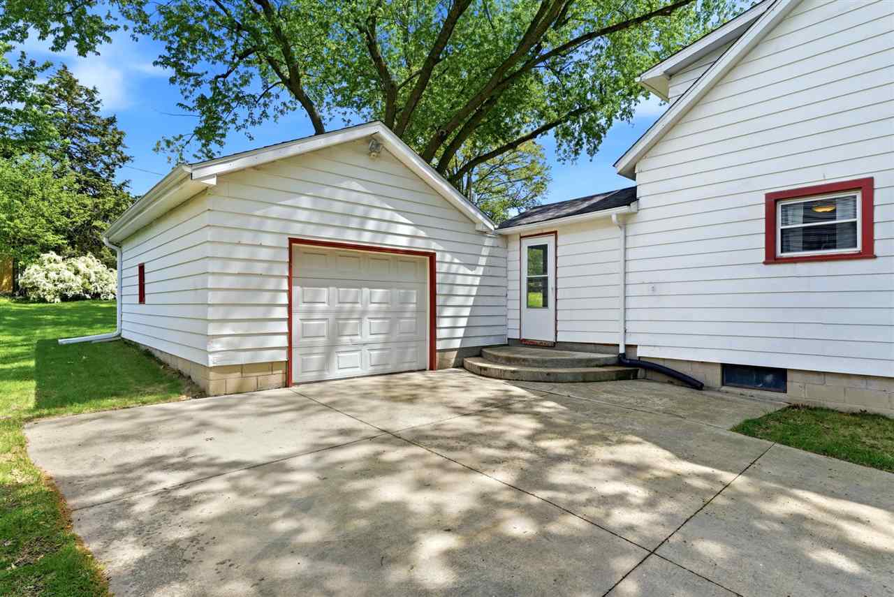 608 S Ave B Washington IA 52353