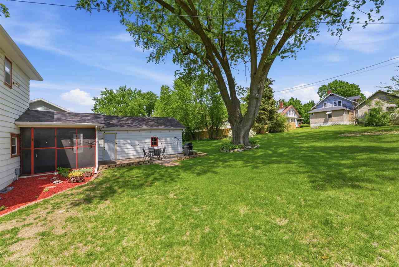 608 S Ave B Washington IA 52353