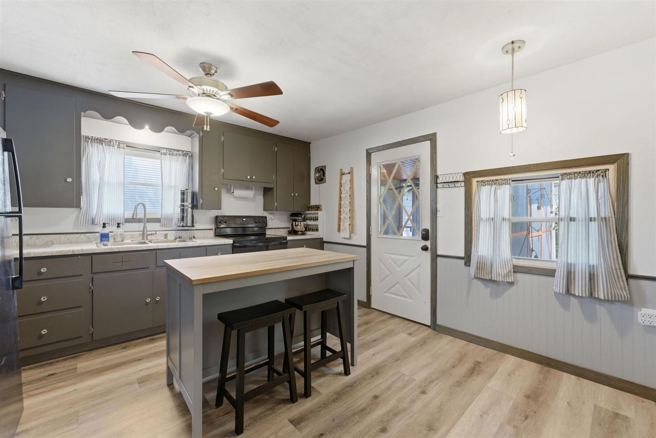 608 S Ave B Washington IA 52353
