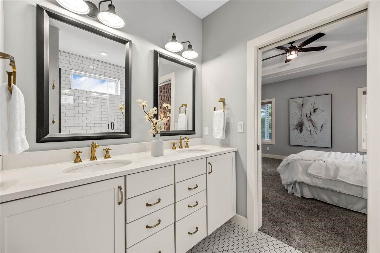 3004 Forrest Meadow Lane Hiawatha IA 52233