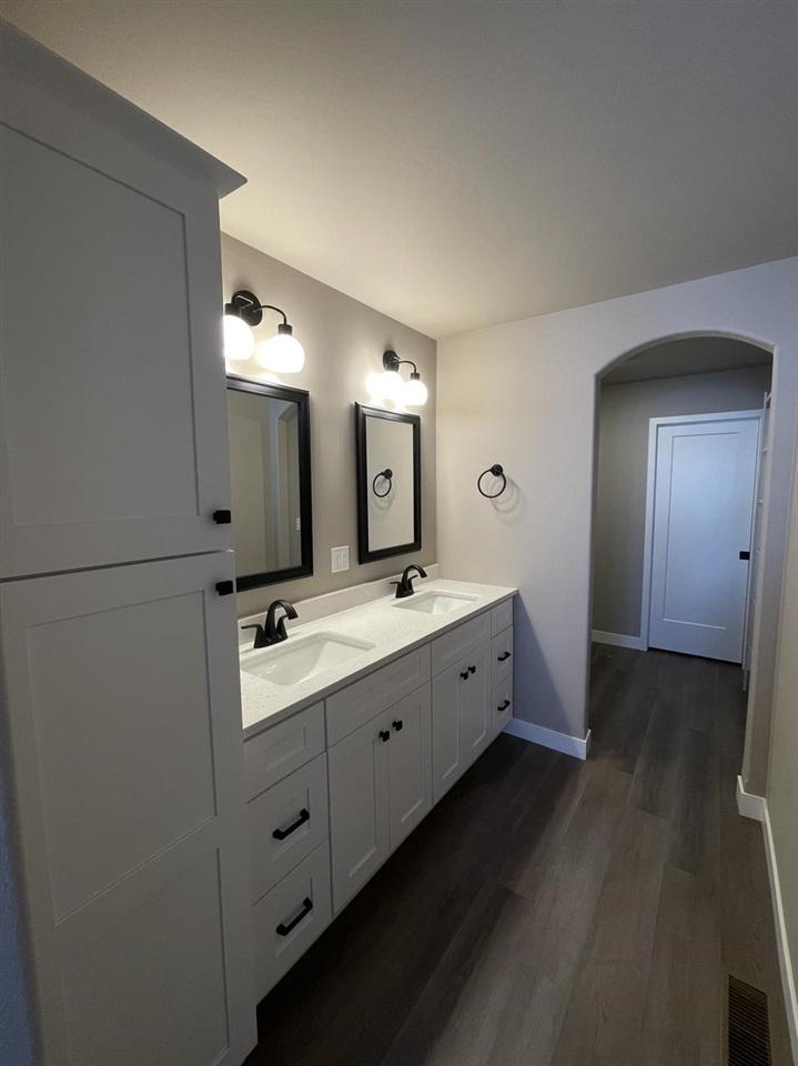 1933 Coquina Avenue Tiffin IA 52340