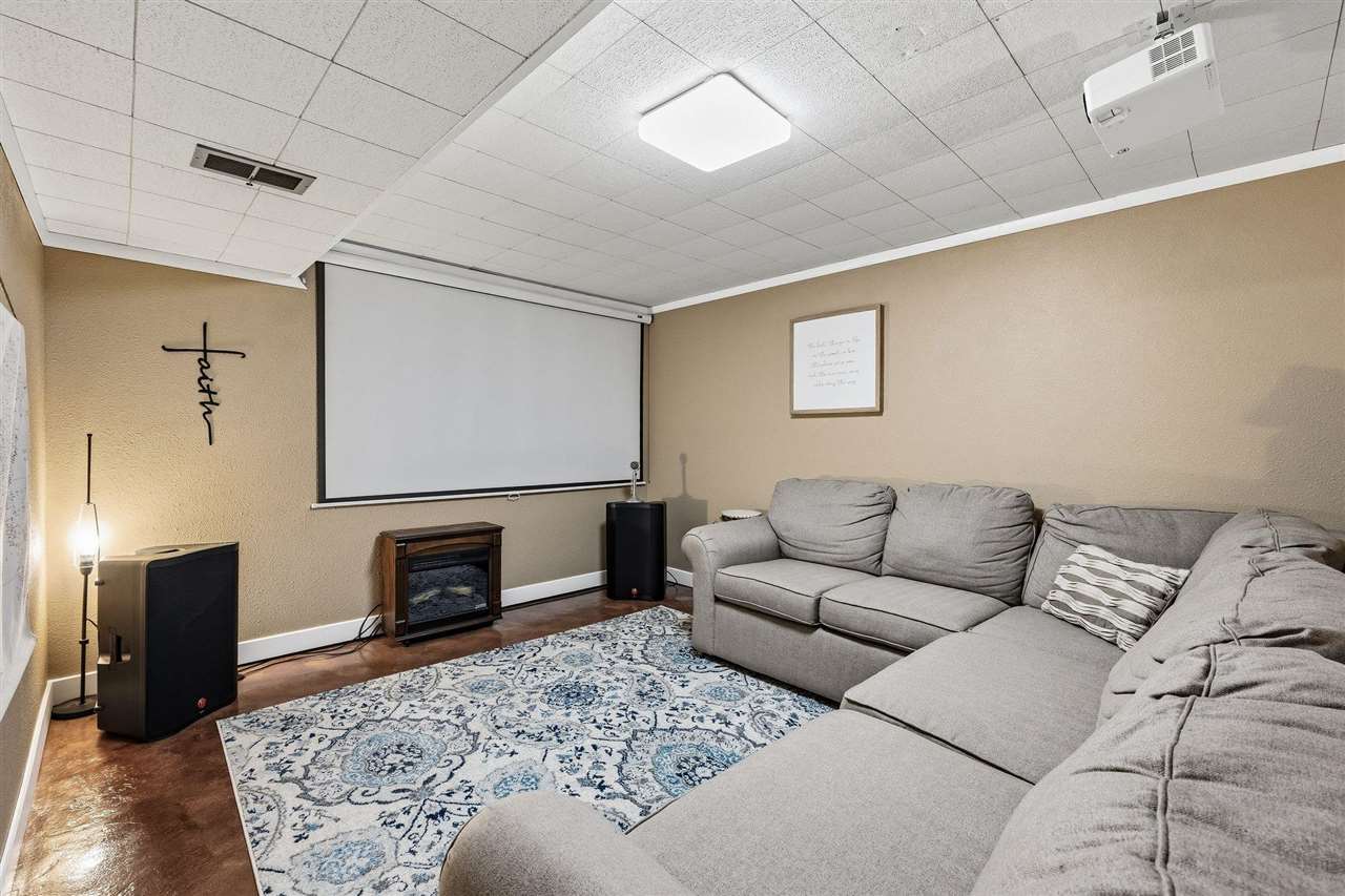 225 8th Street NW Mt Vernon IA 52314