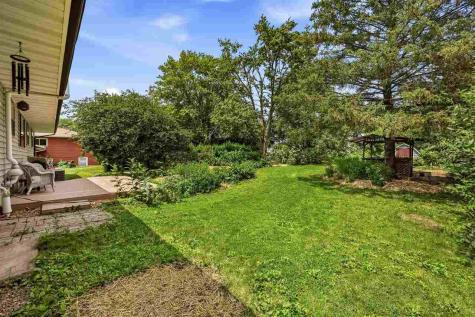 225 8th Street NW Mt Vernon IA 52314