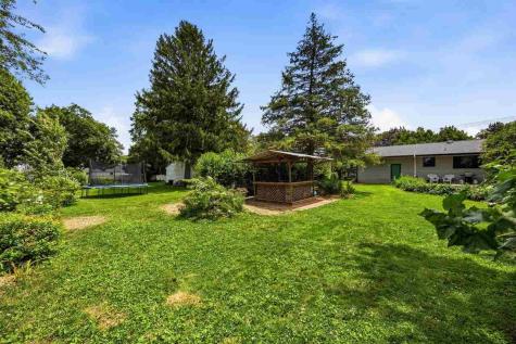 225 8th Street NW Mt Vernon IA 52314