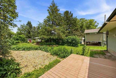 225 8th Street NW Mt Vernon IA 52314