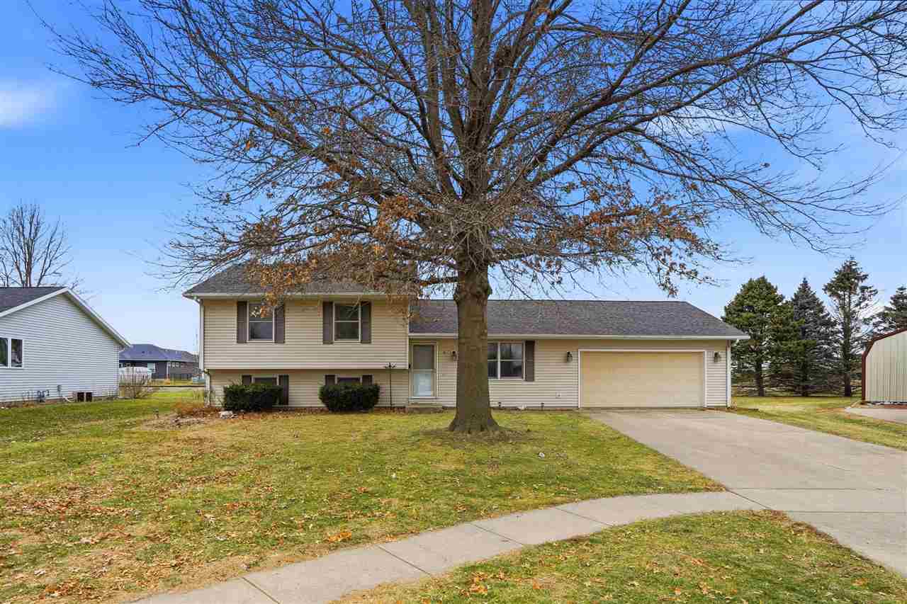 41 Williams Circle Hills IA 52235
