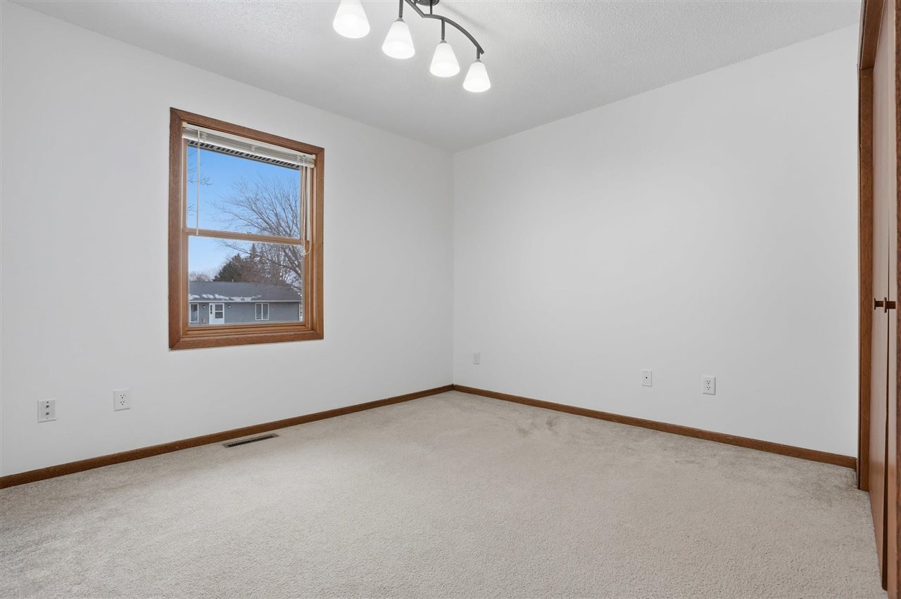 41 Williams Circle Hills IA 52235