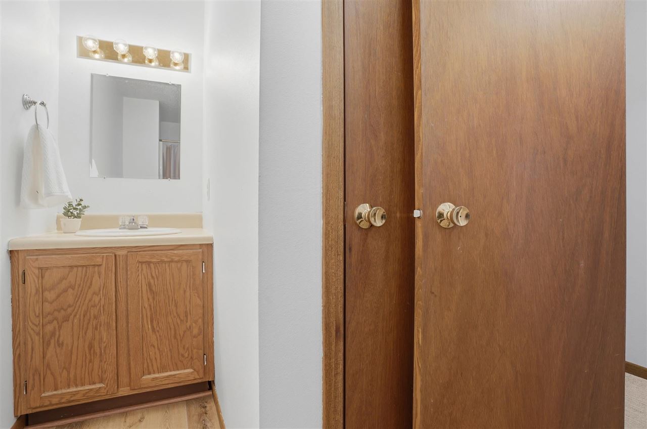 41 Williams Circle Hills IA 52235