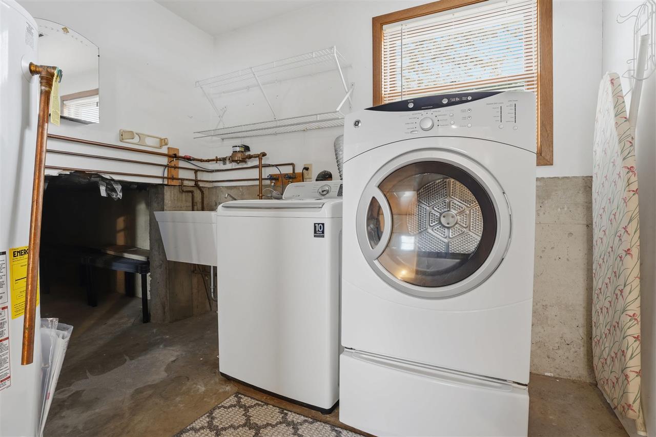 41 Williams Circle Hills IA 52235