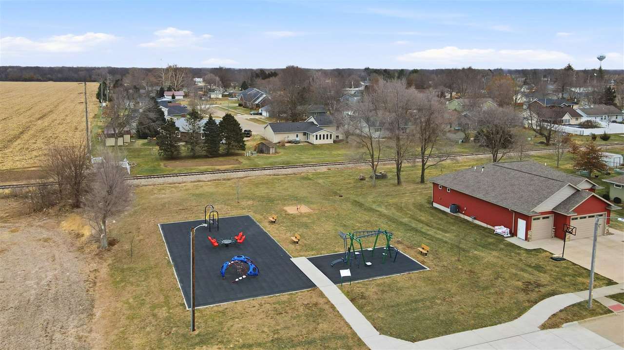 41 Williams Circle Hills IA 52235