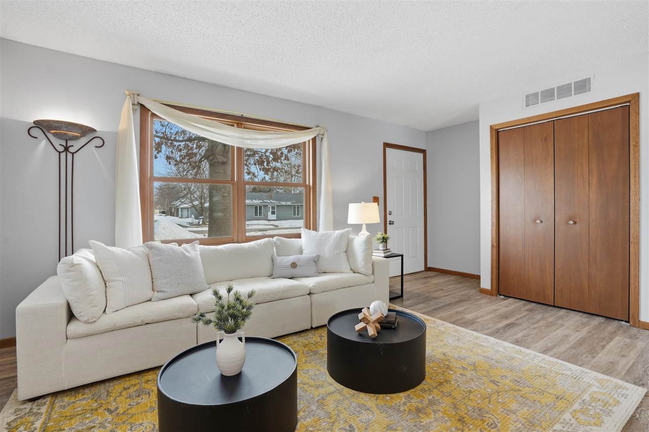 41 Williams Circle Hills IA 52235