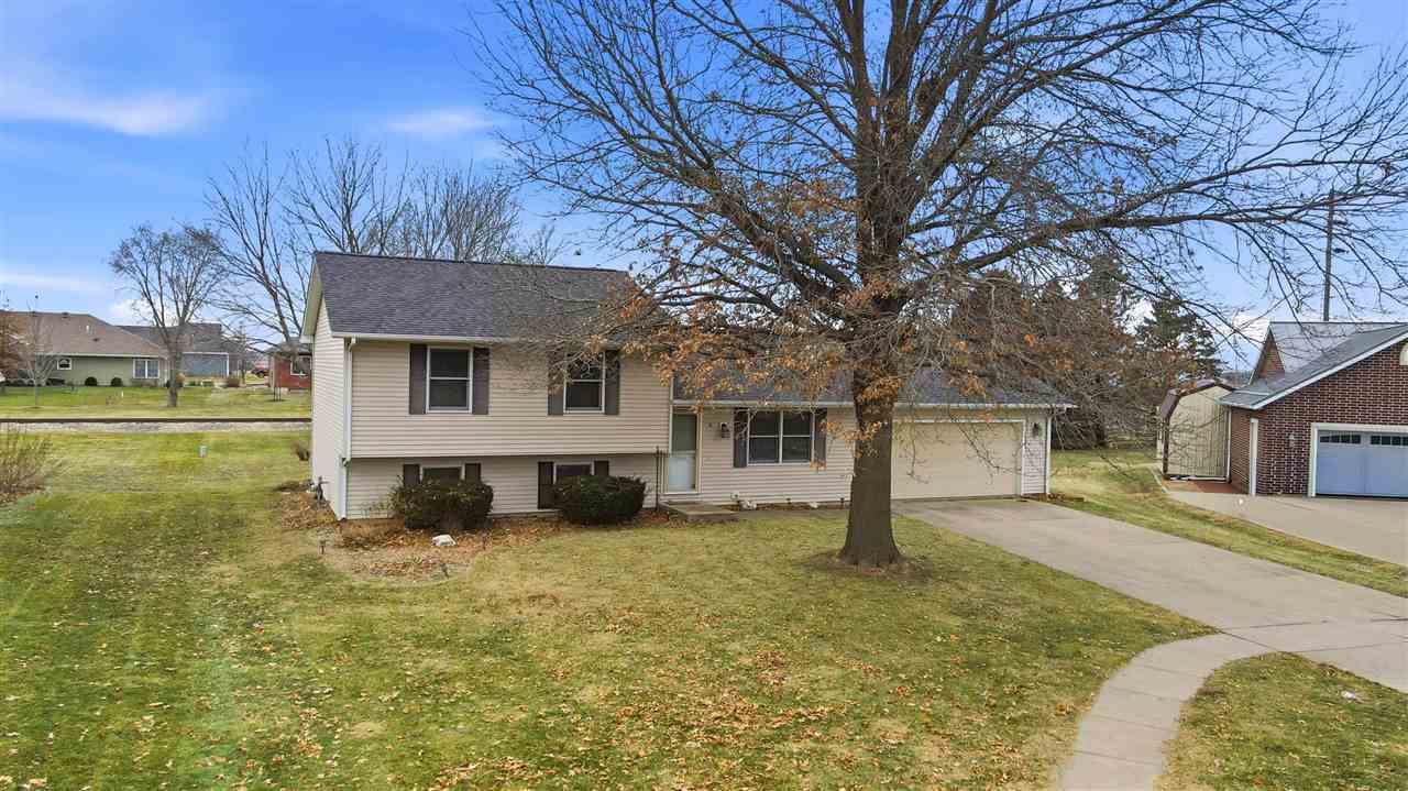 41 Williams Circle Hills IA 52235