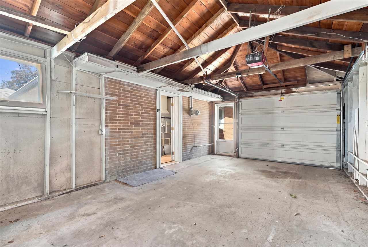 1035 N 6th Avenue Washington IA 52353