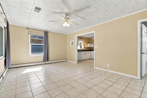 1035 N 6th Avenue Washington IA 52353