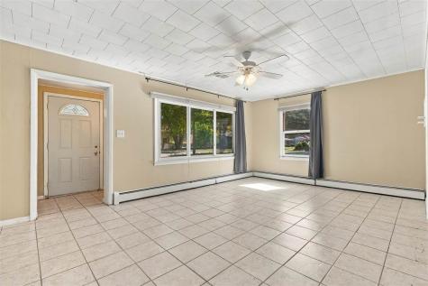 1035 N 6th Avenue Washington IA 52353