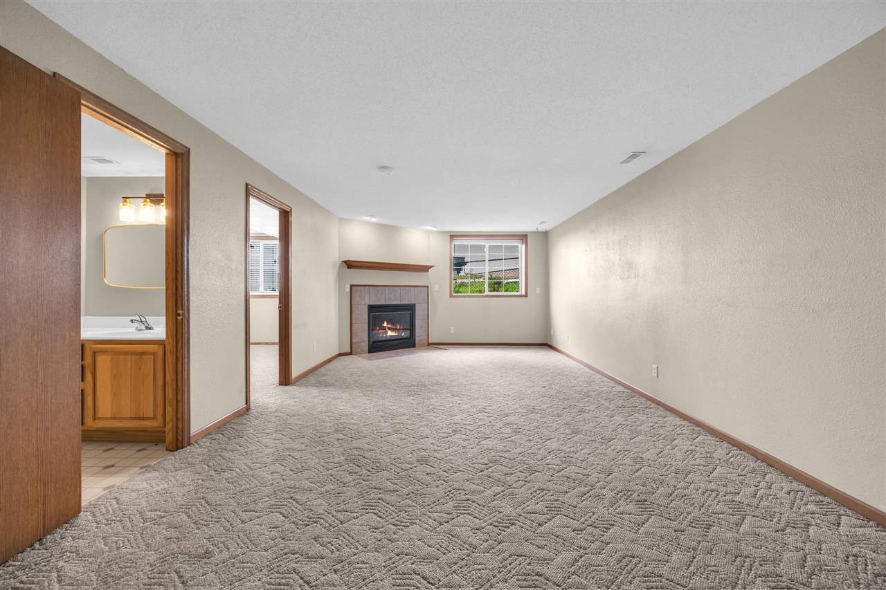 755 Deerfield Drive Marion IA 52302